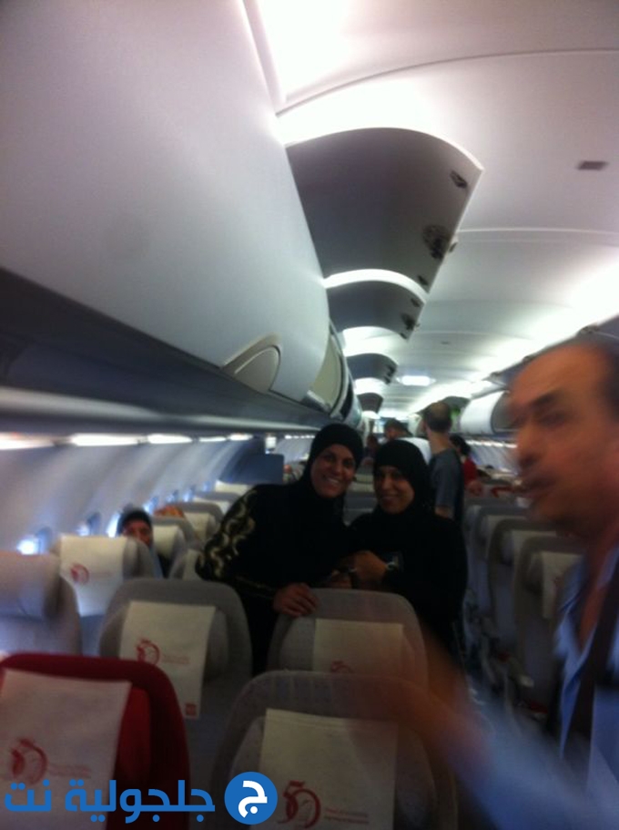معتمري الطائرة عالقون في مطار عمان منذ ساعات الصباح